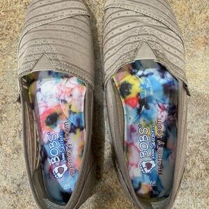 Toms Tan Flats with Vibrant Interior
